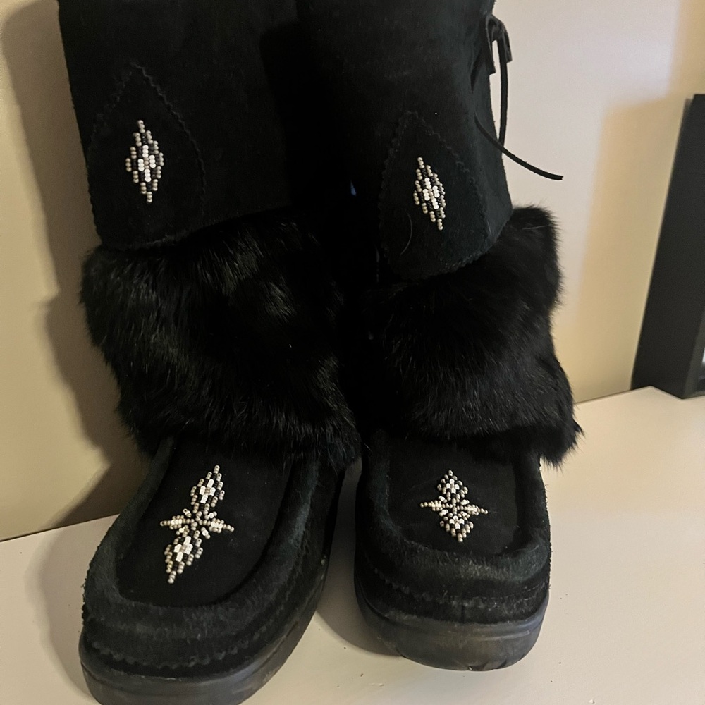 Manitobah Mukluks Rabbit Fur-Trimmed Women's Boots SZ 8